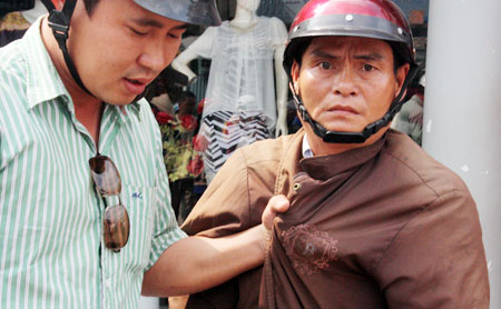 Nhà báo truy bắt kẻ cướp giật vé số ảnh 1